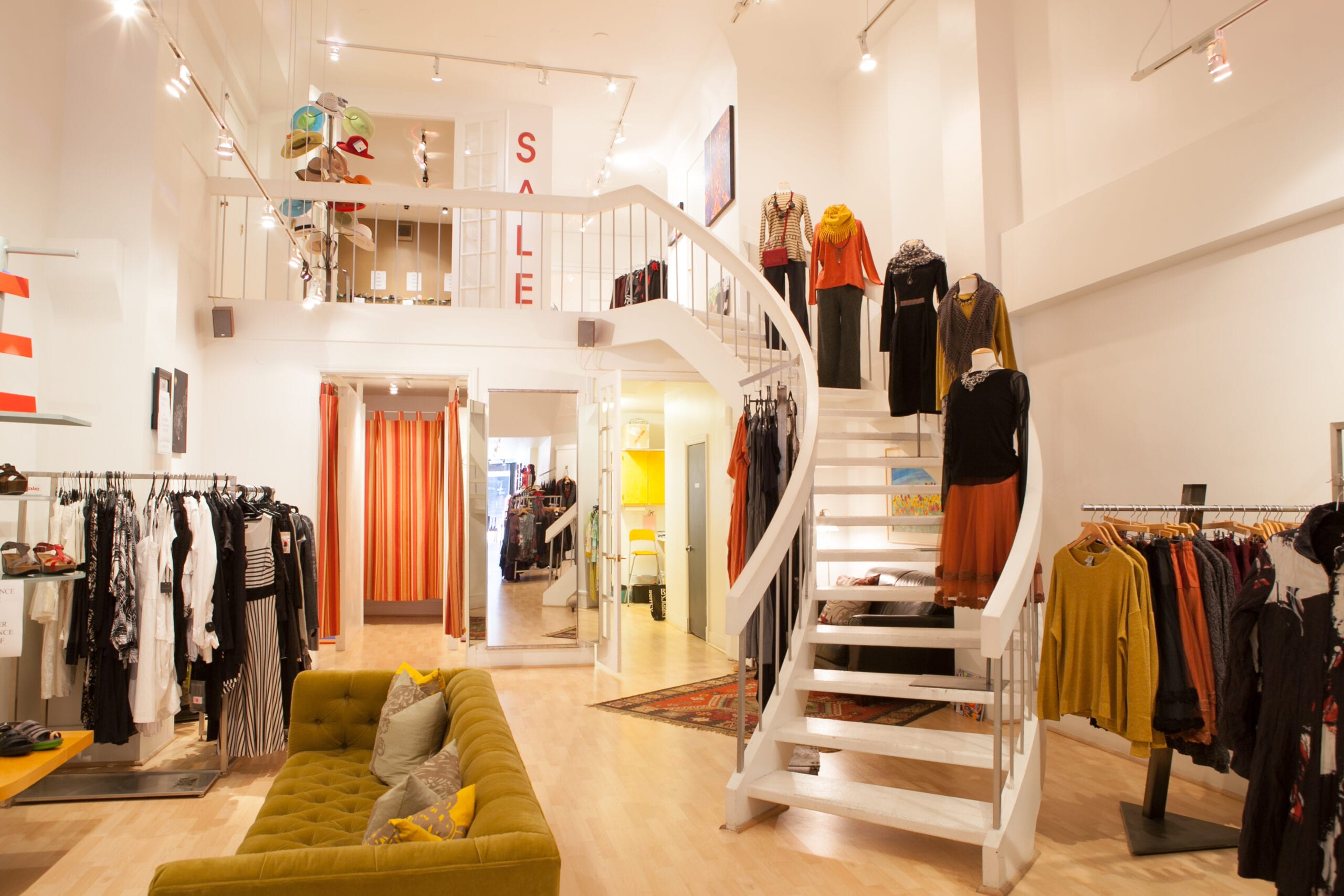 5 Simple Tips for Opening Your Clothing Boutique - 2020 ...